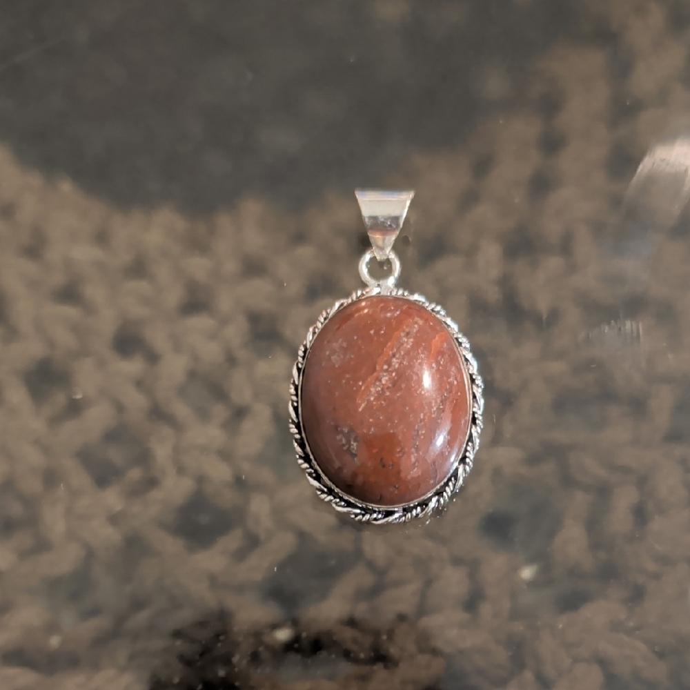 Elegant Silver and Brown Pendant Necklace